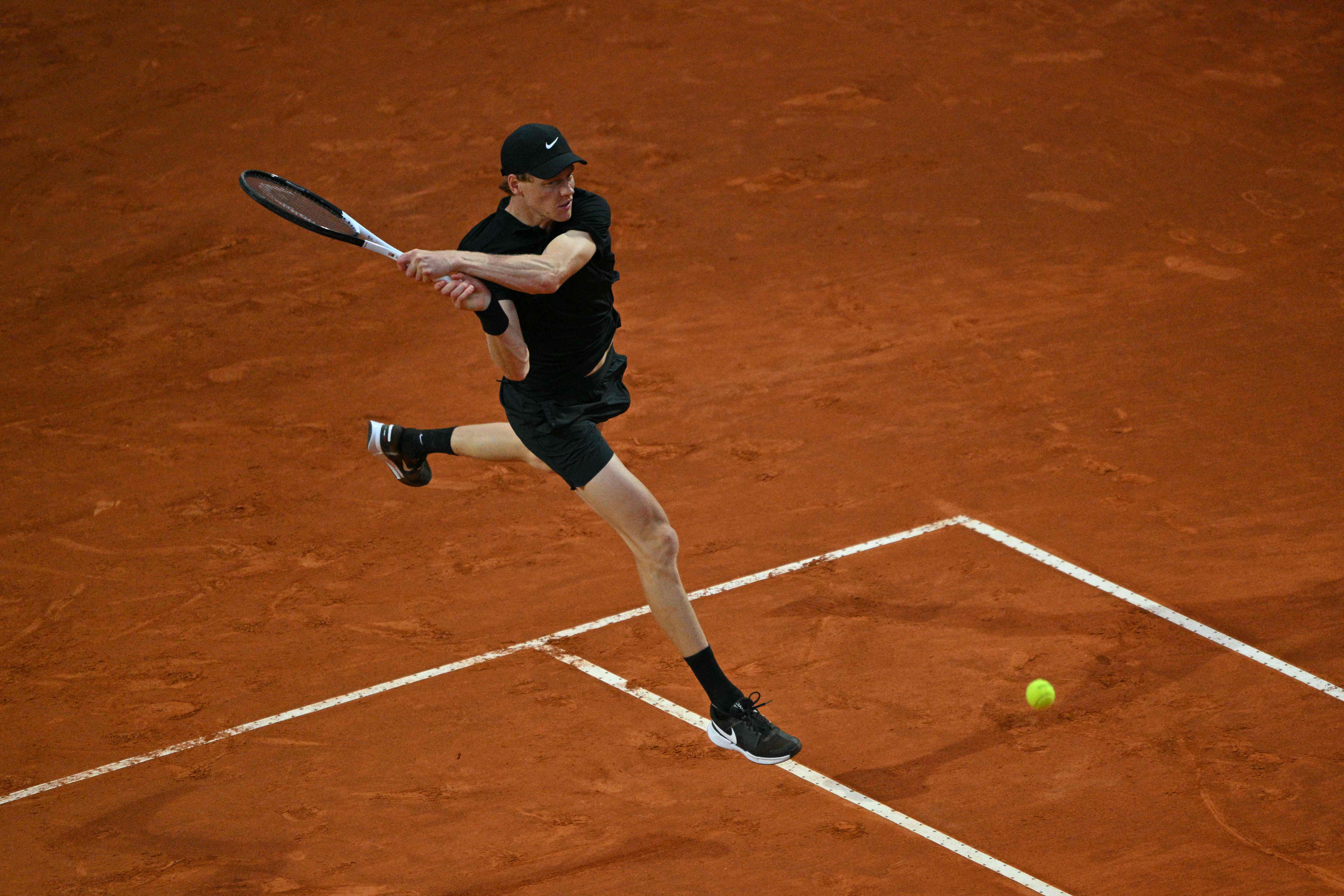 开云体育官网-球星爆发！网球赛场再现神级操作