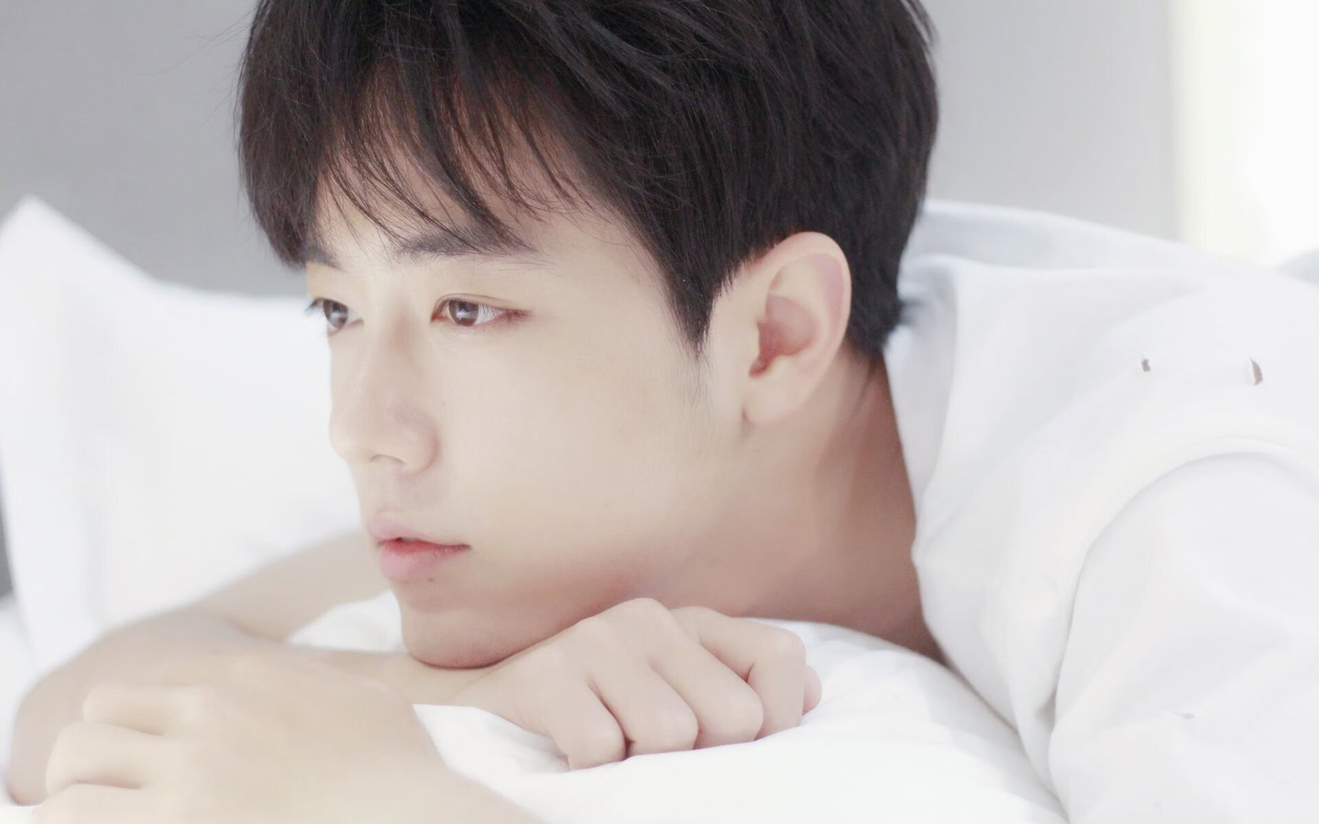 两座高塔,一座倾颓,恩比德令凤凰城之光熄灭于高原